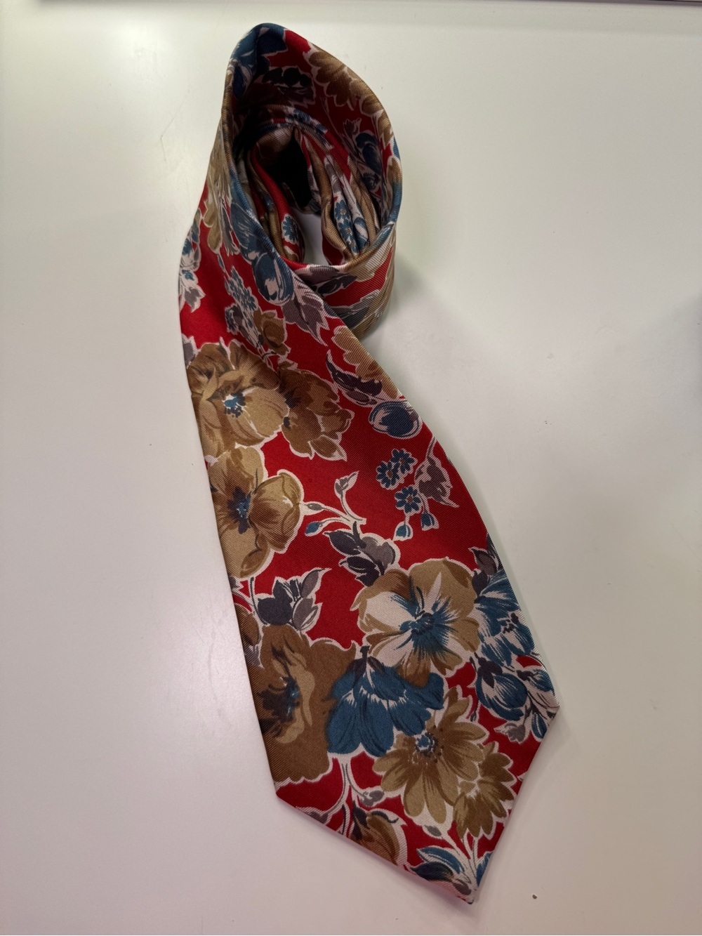 Vintage Red Floral Men's Tie with‎ Blue and Brown Blooms